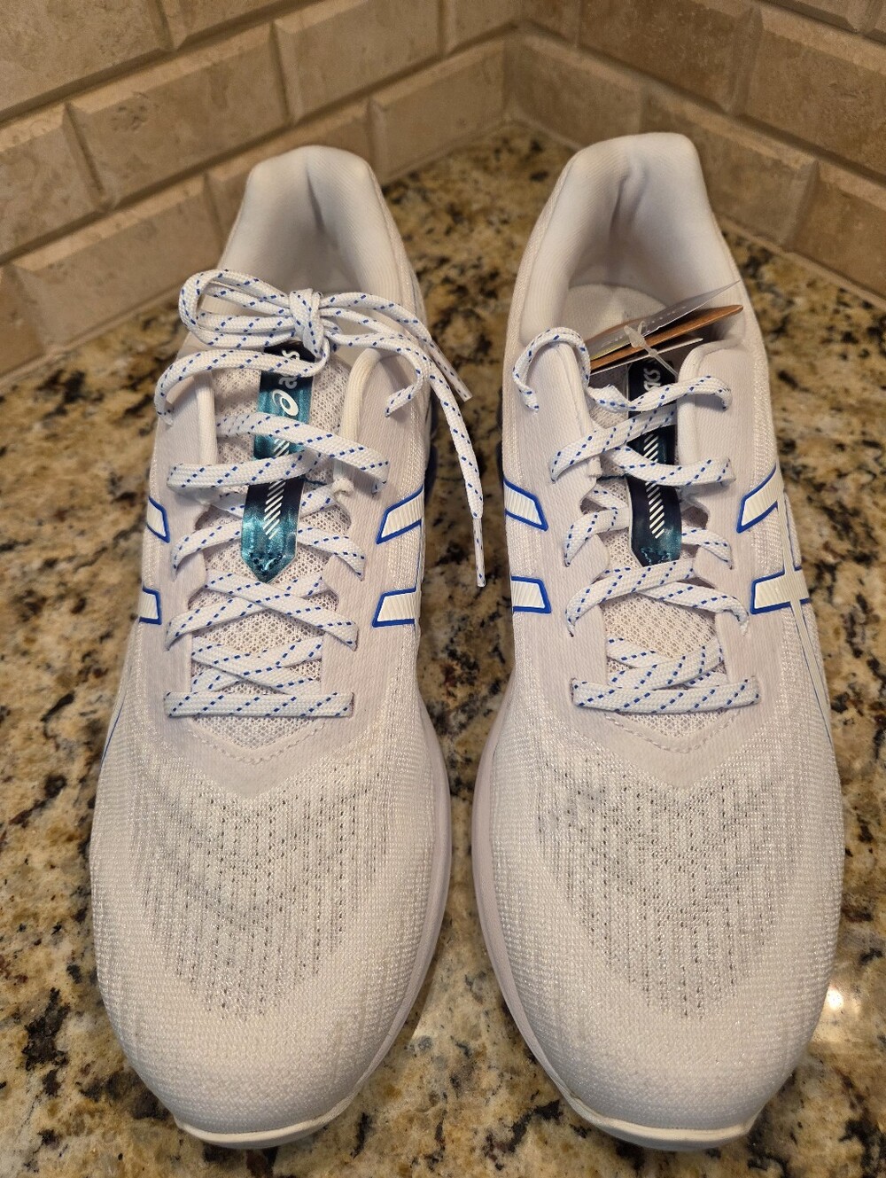 ASICS Gel-Quantum 180 VII White/Illusion Blue Colorway Men 10.5/Women 12